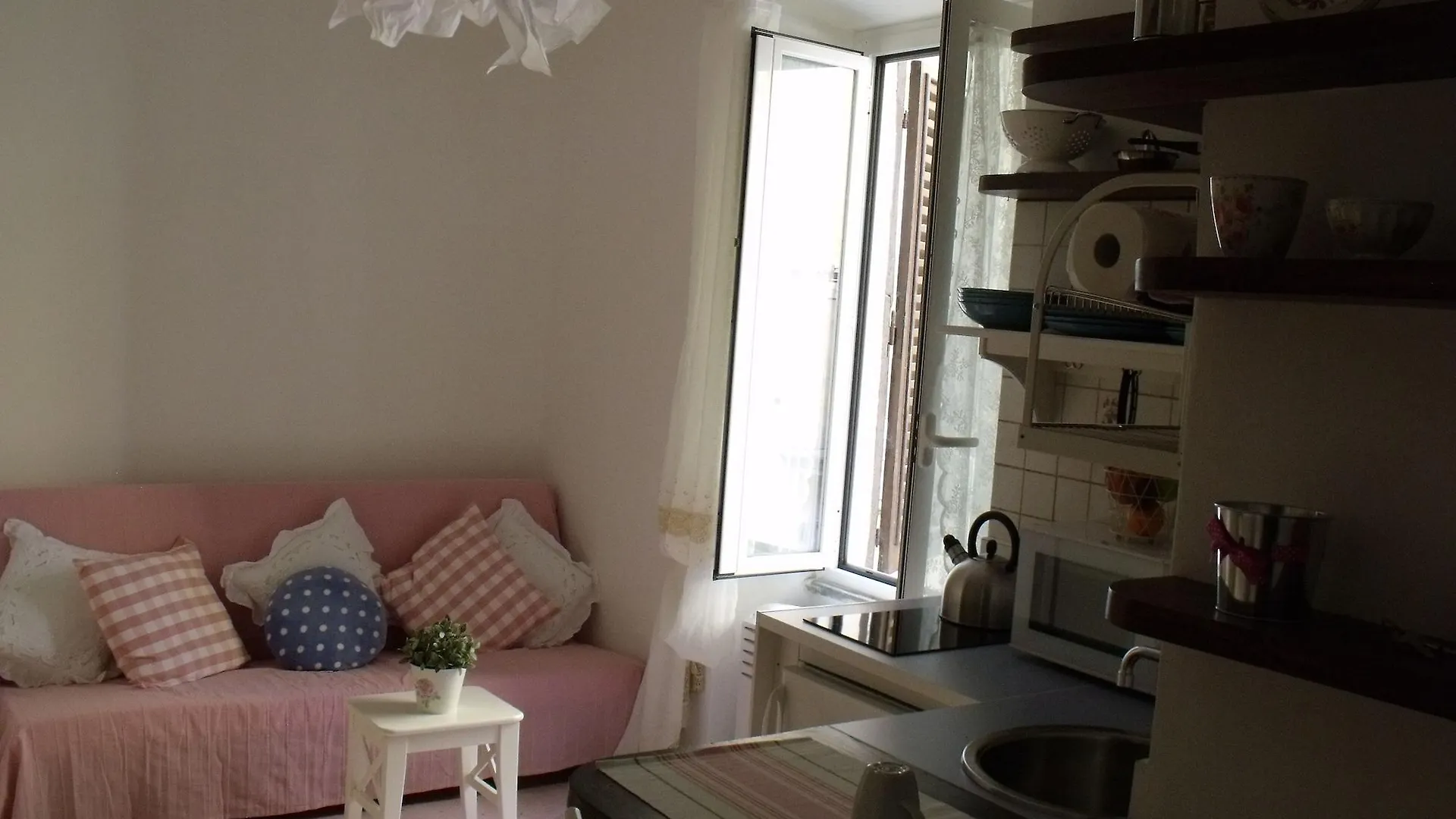 B&B Ventisei Scalini A Trastevere Rom Bed & Breakfast